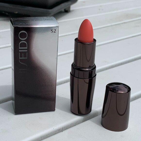 Shiseido Sheer Gloss Lipstick - Picture 2 of 9